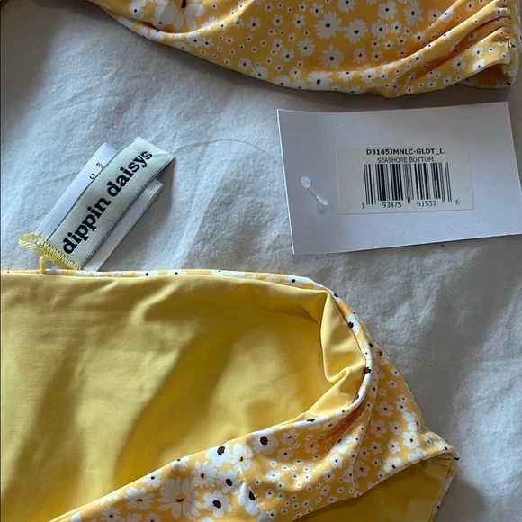 Dippin Daisys Frankie top and Seashore bottom - Yellow Floral Bikini Set - Picture 3 of 6